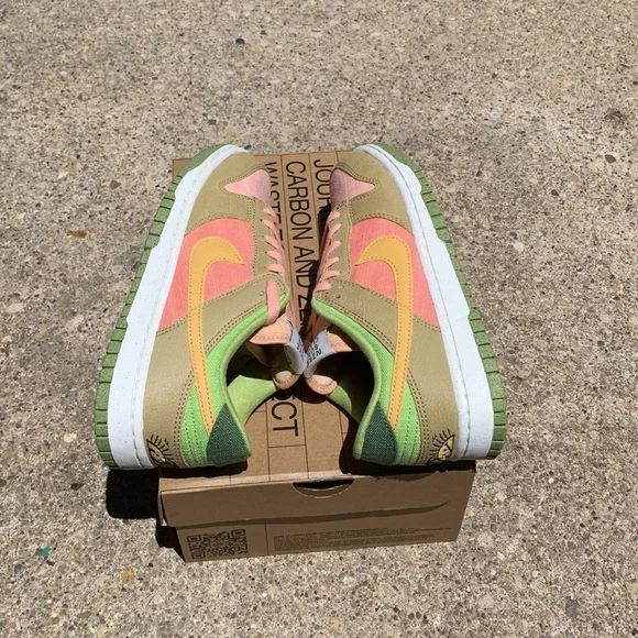 NWT Nike Dunk Sun Club Low Retro SE NN Size 7 men 8.5W - Picture 9 of 12